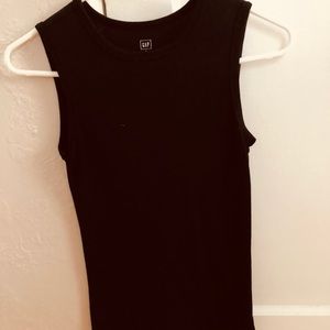 Gap black sleeveless shell